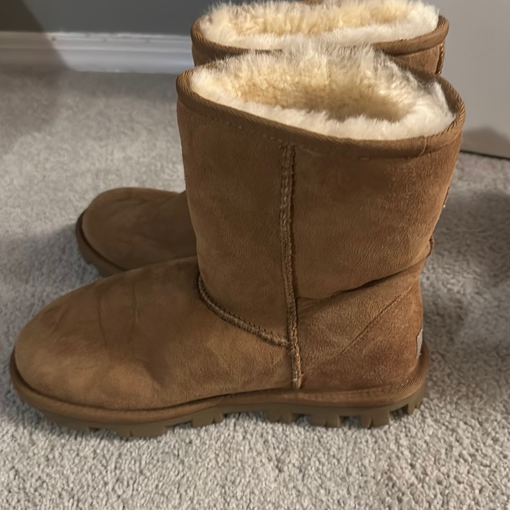 Size 7 Uggs